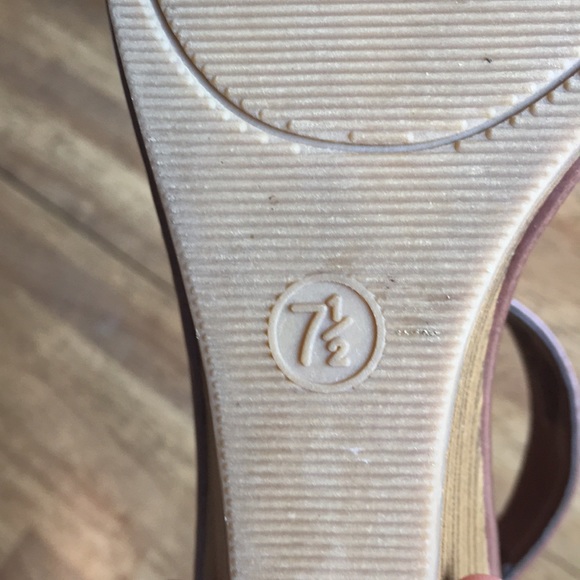 Tan heeled sandals - Picture 3 of 3